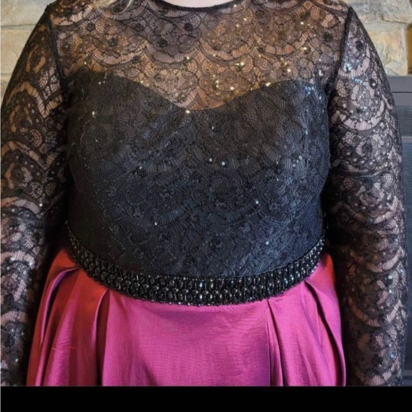 Mac Duggal Prom Dress size 18 - Picture 5 of 7